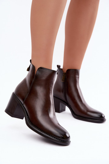 Botins isolados com saltos na cor castanha escura Vinceza 58650 2