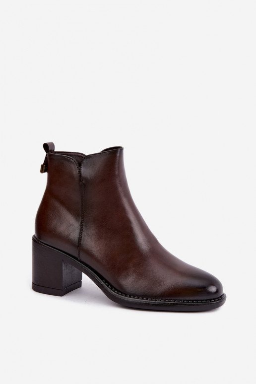 Botins isolados com saltos na cor castanha escura Vinceza 58650