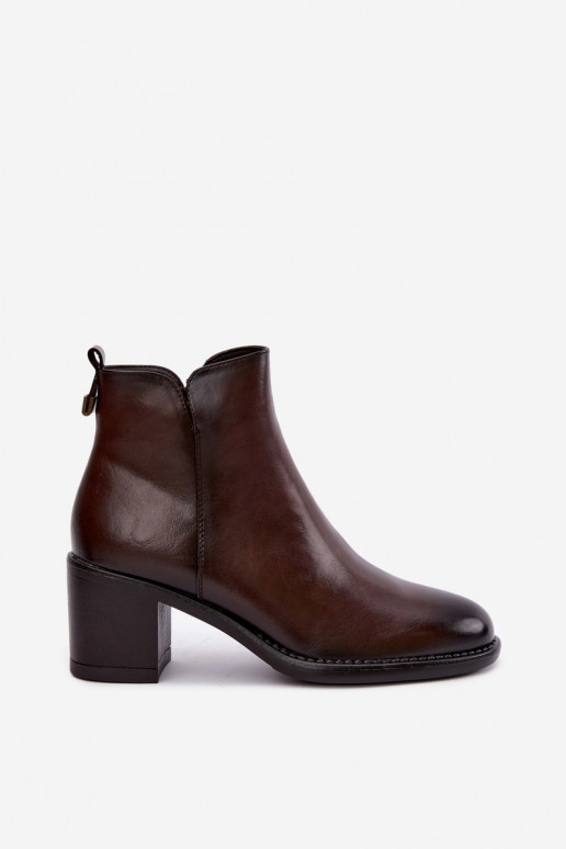 Botins isolados com saltos na cor castanha escura Vinceza 58650