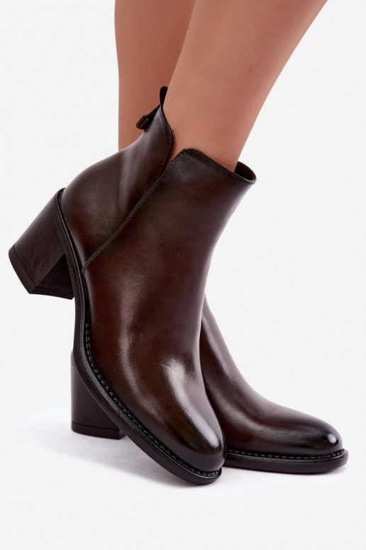 Botins isolados com saltos na cor castanha escura Vinceza 58650