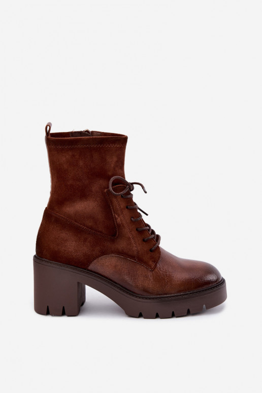 Botins femininos em saltos grossos isolados na cor castanha Vinceza 58665