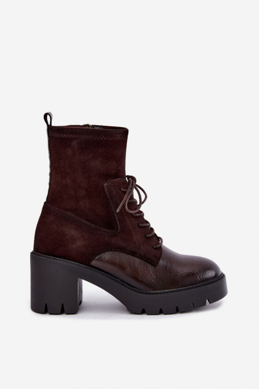 Botins femininos em saltos grossos isolados na cor chocolate Vinceza 58665