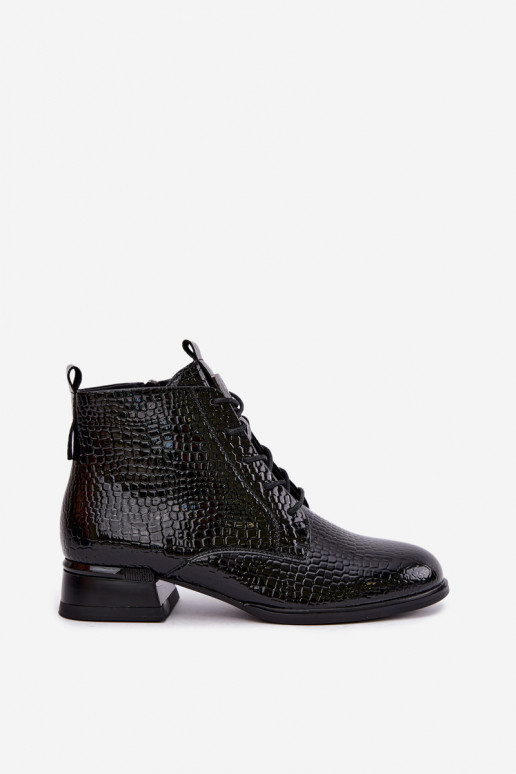 Botins com efeito verniz e relevo isolados na cor preta Vinceza 58659