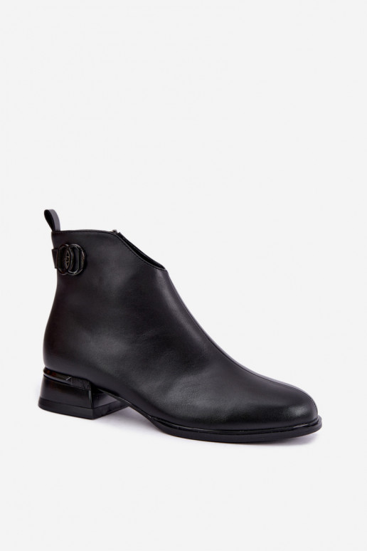 Botins isolados com tiras decorativas na cor preta Vinceza 58692