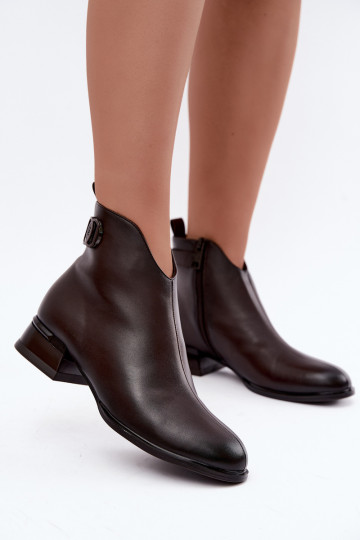 Botins isolados com tiras decorativas na cor chocolate Vinceza 58692 2