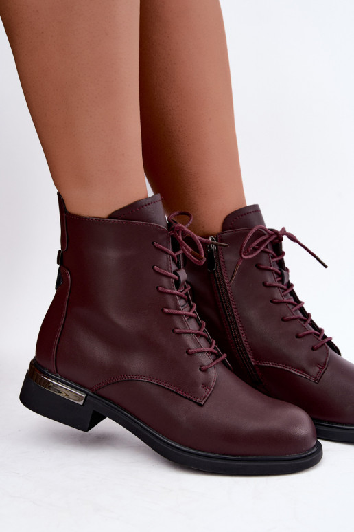 Botins de couro isolados com saltos largos na cor bordô Vinceza 86450
