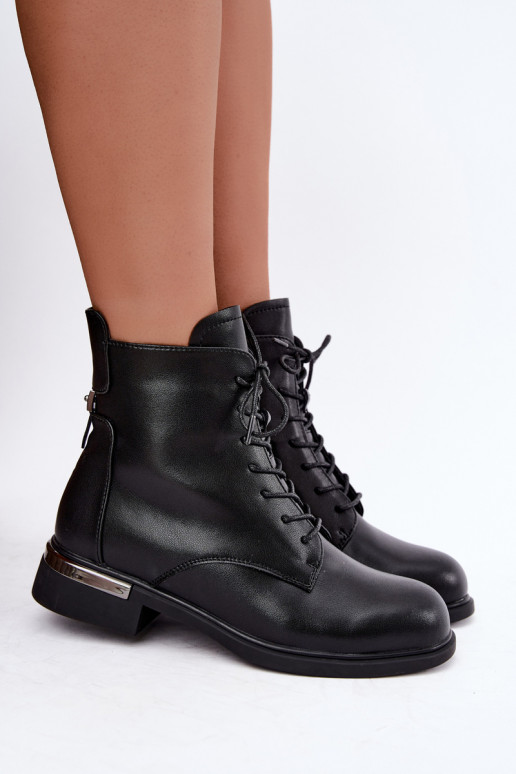 Botins de couro isolados com saltos largos na cor preta Vinceza 86450