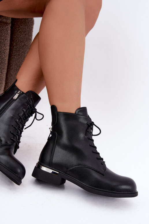 Botins de couro isolados com saltos largos na cor preta Vinceza 86450