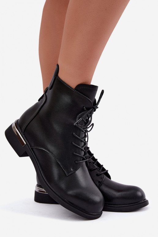 Botins de couro isolados com saltos largos na cor preta Vinceza 86450