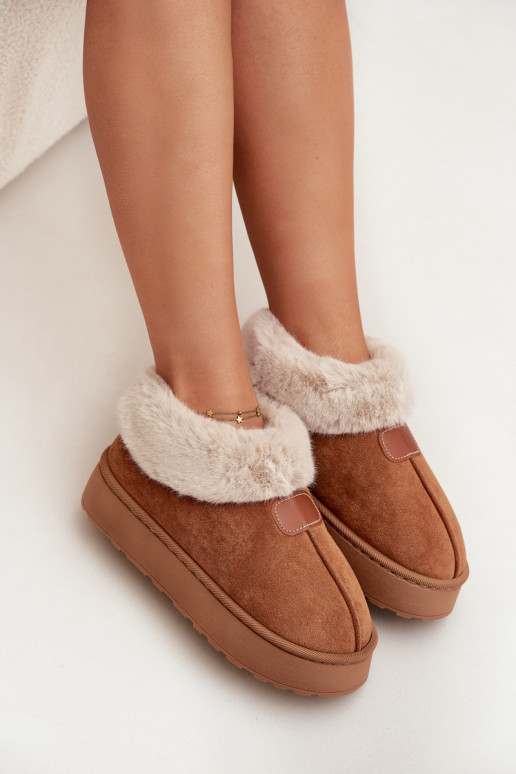 botas de neve femininas com plataforma e pelúcia na cor marrom Calyra