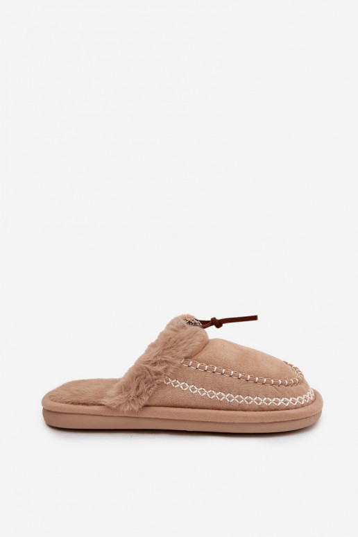 chinelo feminino com pelúcia e anéis bordados na cor areia Perivelle