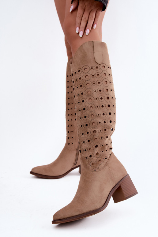Botas altas com elementos perfurados Kireya marrom