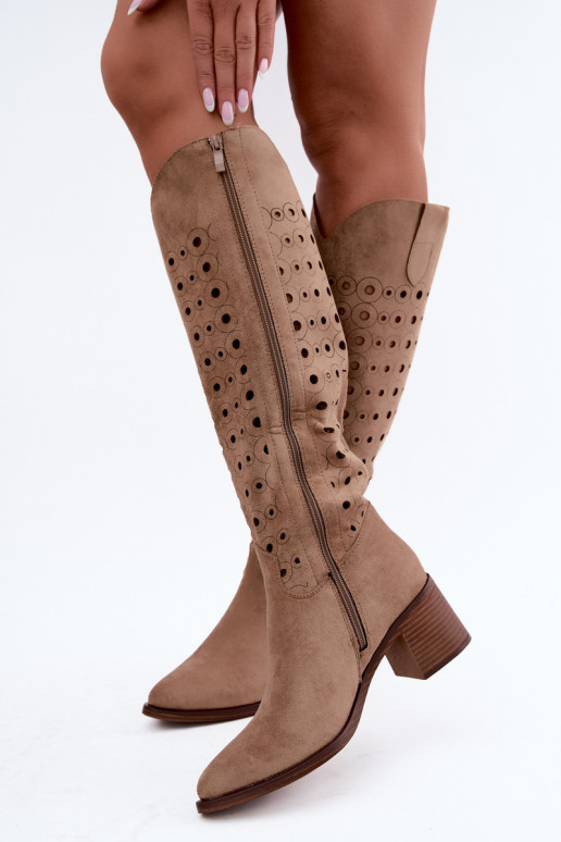 Botas altas com elementos perfurados Kireya marrom