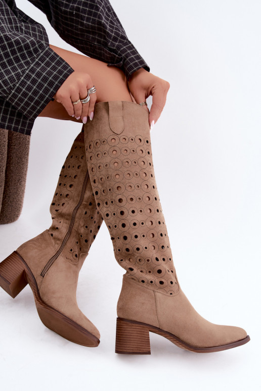 Botas altas com elementos perfurados Kireya marrom
