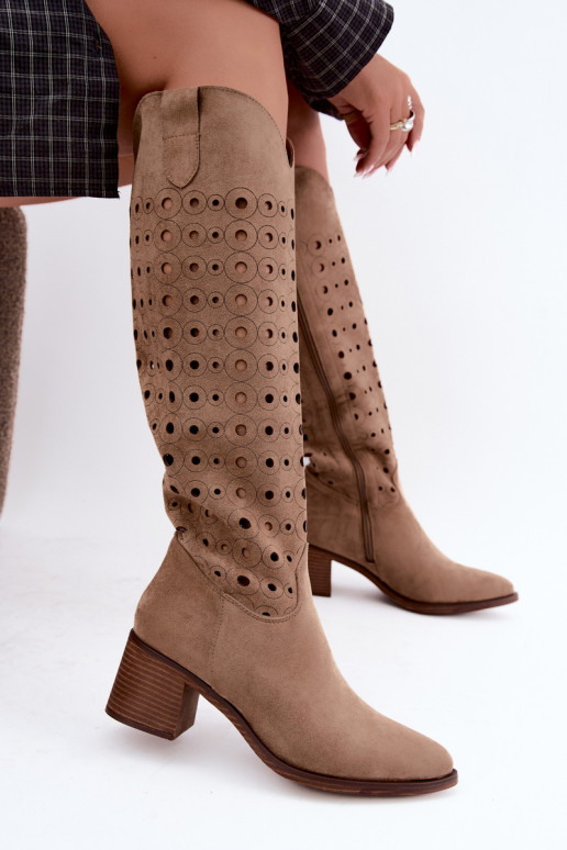 Botas altas com elementos perfurados Kireya marrom