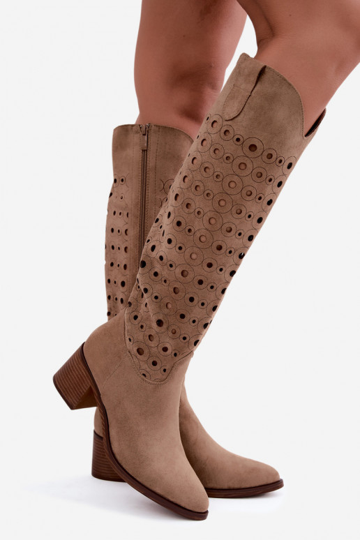 Botas altas com elementos perfurados Kireya marrom