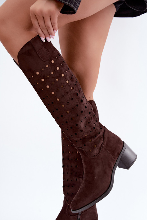 Botas altas com elementos perfurados Kireya chocolate