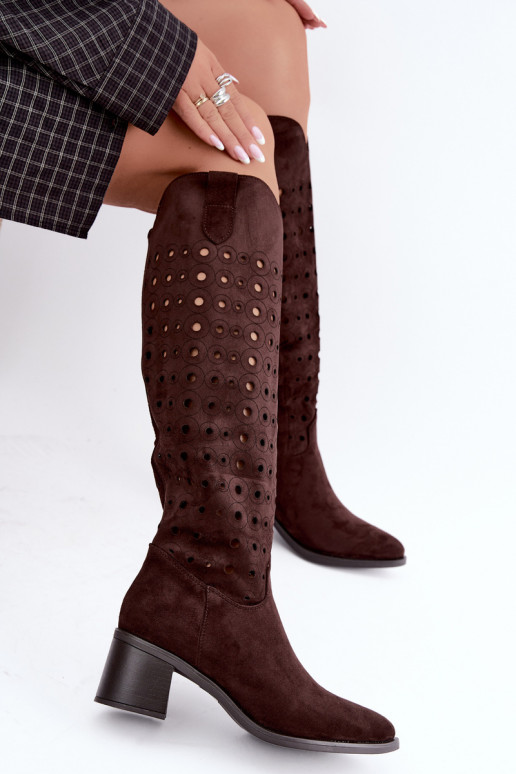 Botas altas com elementos perfurados Kireya chocolate