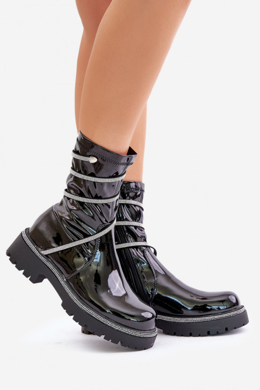 Botins envernizados com decoração em preto Kikizelle