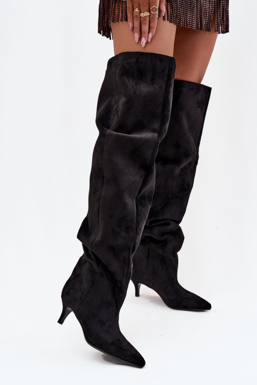 Botas acima do joelho femininas slip-on com salto fino em preto Ysolienne