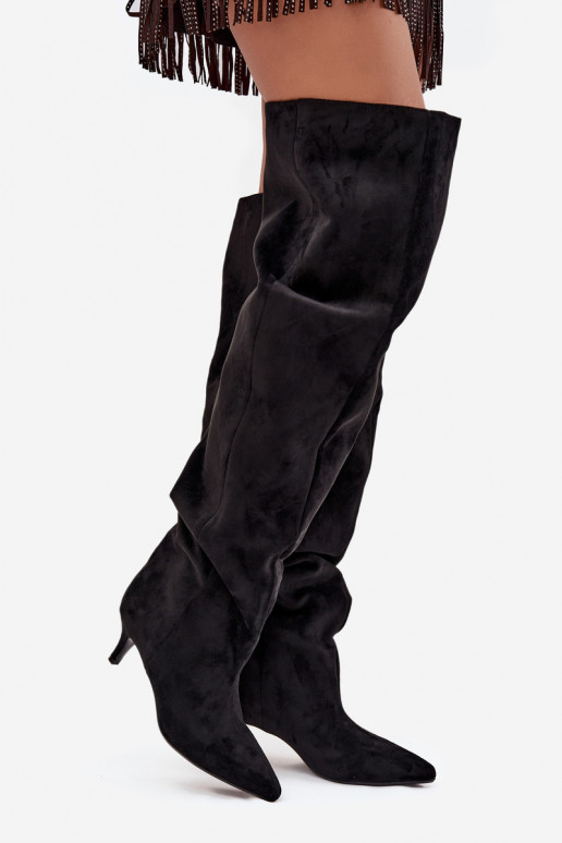Botas acima do joelho femininas slip-on com salto fino em preto Ysolienne