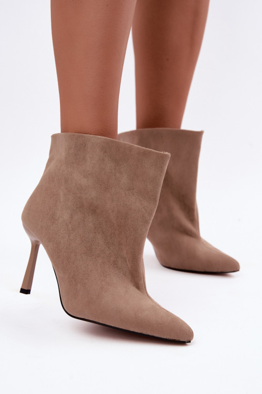 Botins slip-on com saltos finos em cor de areia Kamea