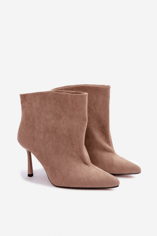 Botins slip-on com saltos finos em cor de areia Kamea
