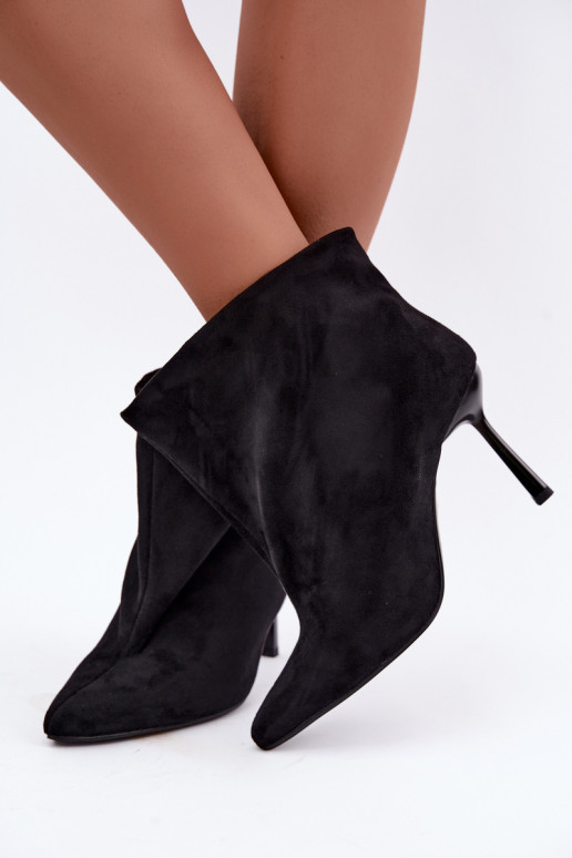 Botins slip-on com saltos finos em preto Kamea
