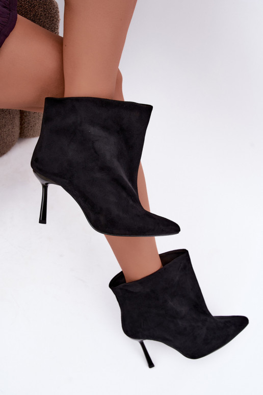 Botins slip-on com saltos finos em preto Kamea