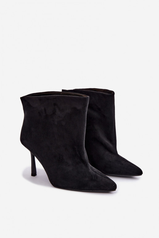 Botins slip-on com saltos finos em preto Kamea