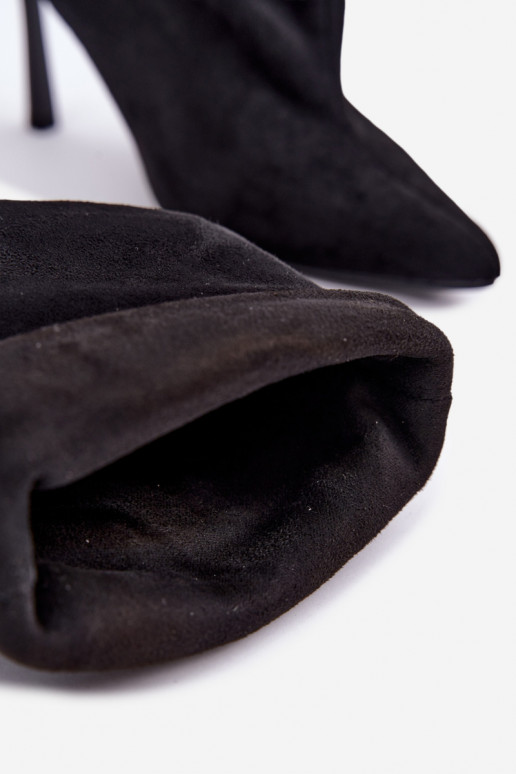 Botins slip-on com saltos finos em preto Kamea