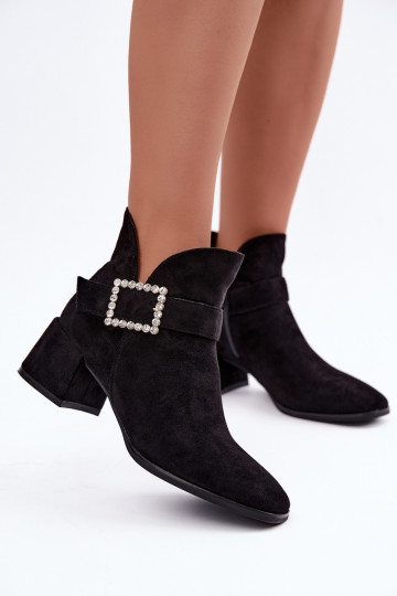 Botins com tiras e fivela decorativa em preto Ameline 2