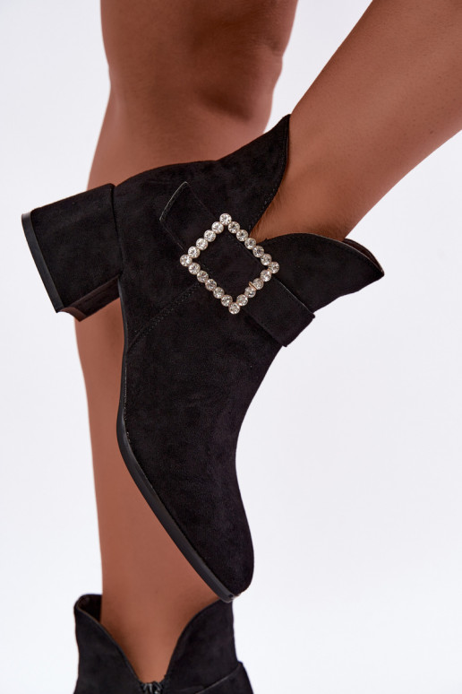 Botins com tiras e fivela decorativa em preto Ameline