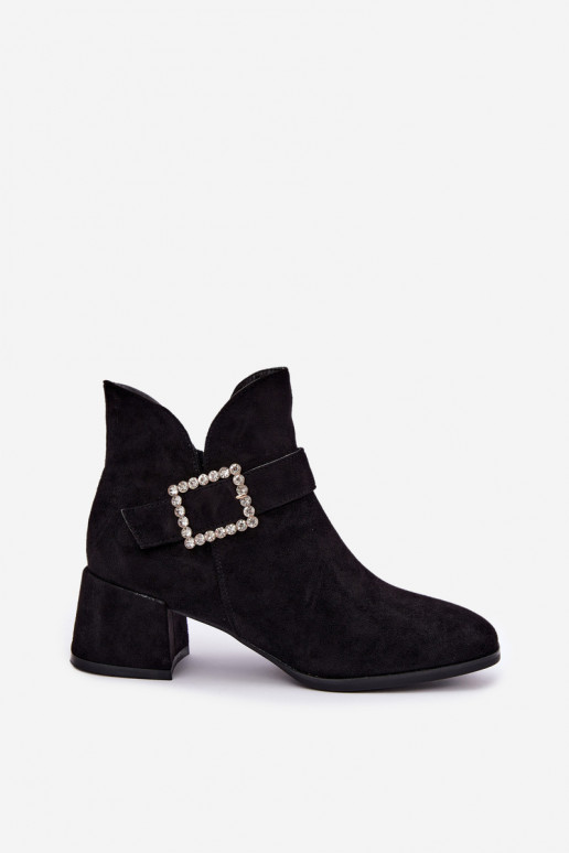 Botins com tiras e fivela decorativa em preto Ameline