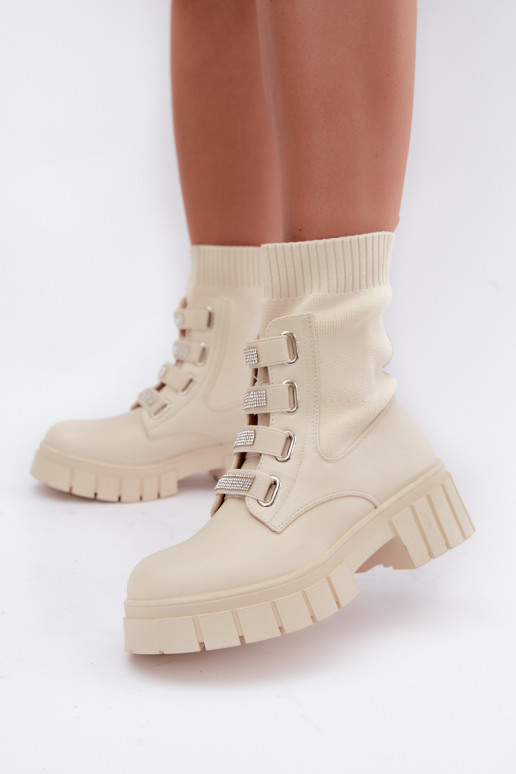 Botins quentes com elementos decorativos em cor de areia Giavelle
