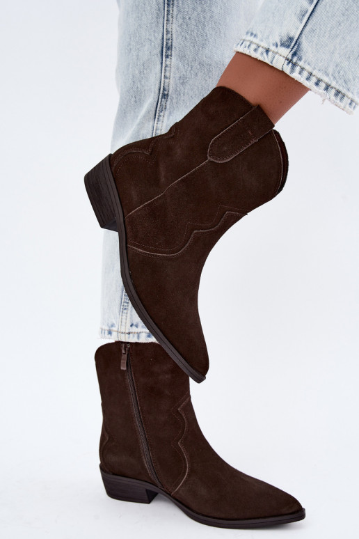 Botas de cowboy em camurça na cor chocolate com salto baixo Delsa