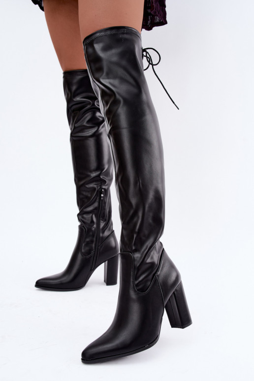 Botas acima do joelho na cor preta com salto Primelle