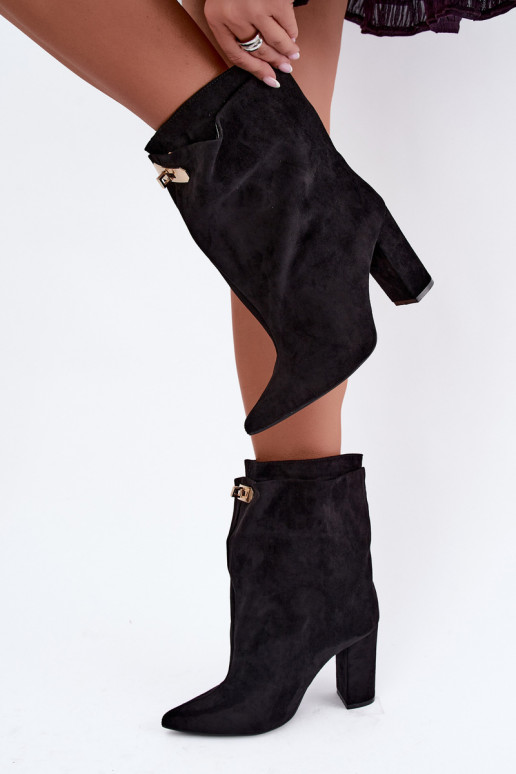 Botins negros quentes de slip-on com salto Fiametta