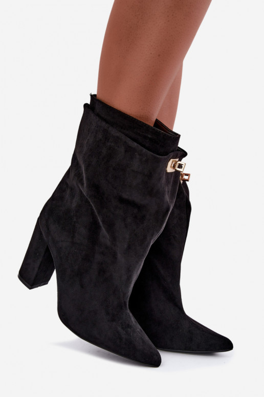 Botins negros quentes de slip-on com salto Fiametta