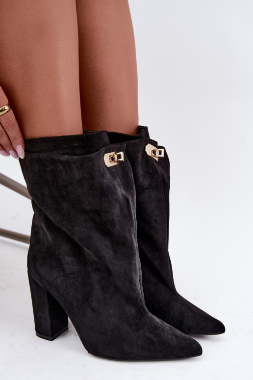Botins negros quentes de slip-on com salto Fiametta