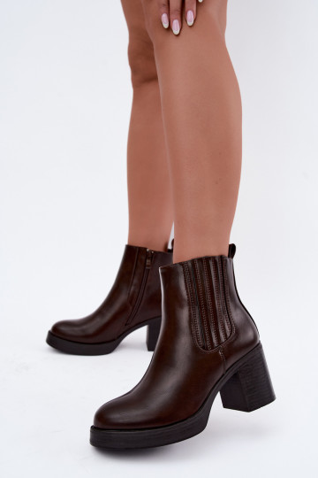 Botins quentes na cor chocolate com salto Gisandra