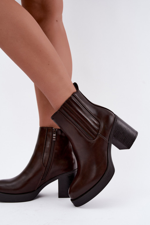 Botins quentes na cor chocolate com salto Gisandra