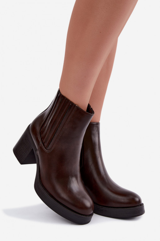 Botins quentes na cor chocolate com salto Gisandra