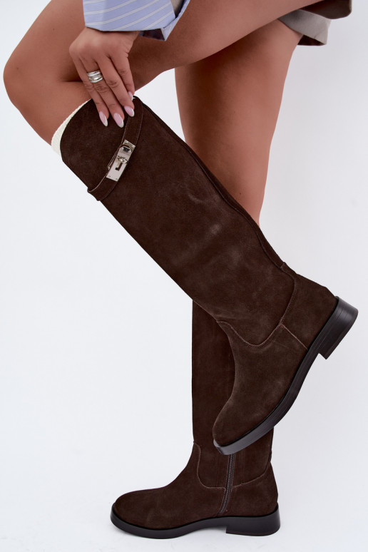 Botas acima do joelho em camurça na cor chocolate com tiras decorativas Clarimond