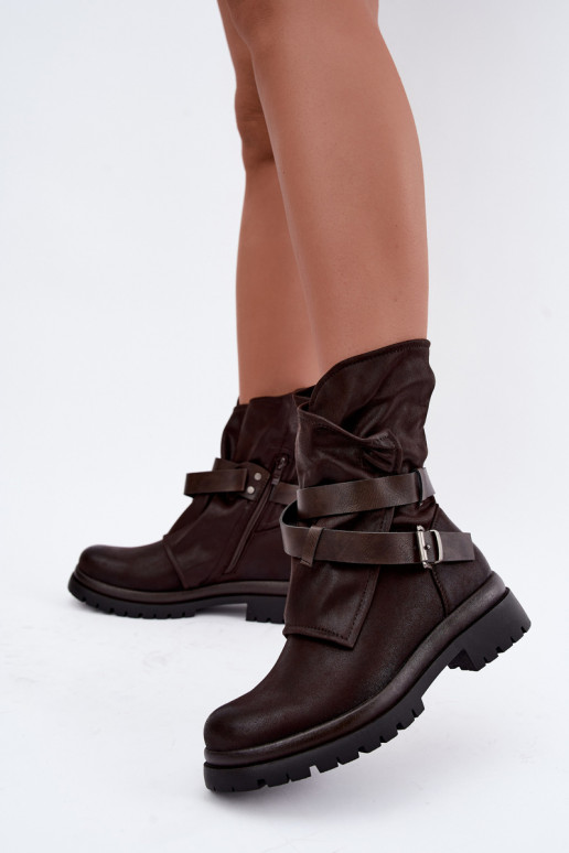 Botins femininos de chocolate com tiras e fivelas Dianelle