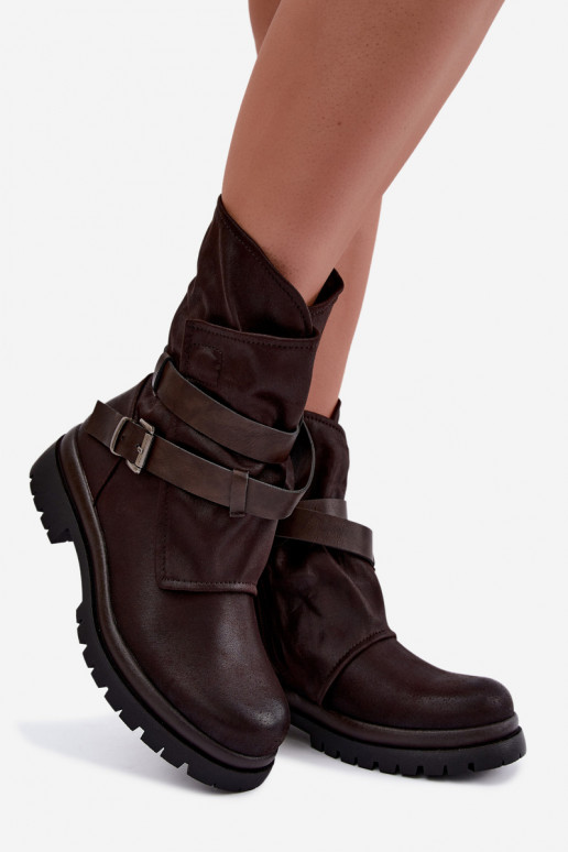Botins femininos de chocolate com tiras e fivelas Dianelle