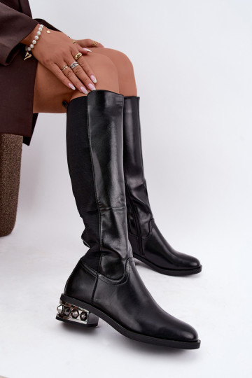 botas altas forradas com saltos e bonitos detalhes na cor preta Emani