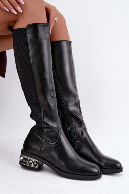 botas altas forradas com saltos e bonitos detalhes na cor preta Emani