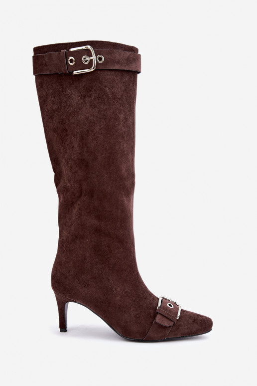botas altas forradas com saltos finos e fivelas na cor castanha Finessia