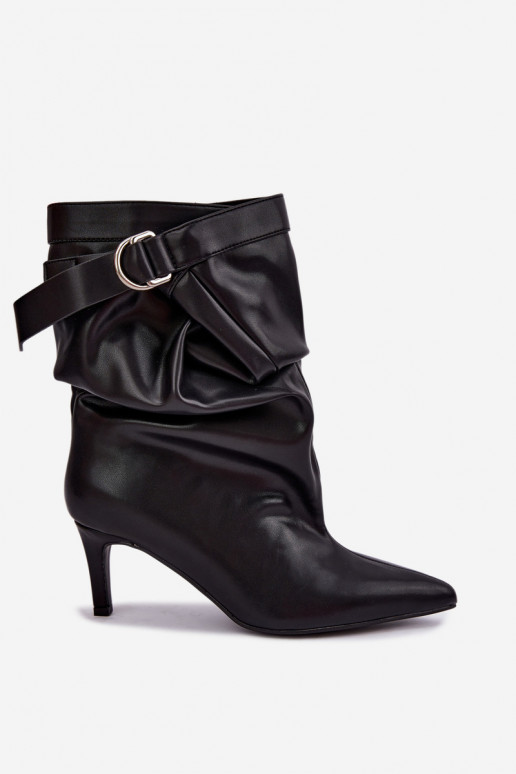 botins slip-on com saltos finos e tiras na cor preta Soreya